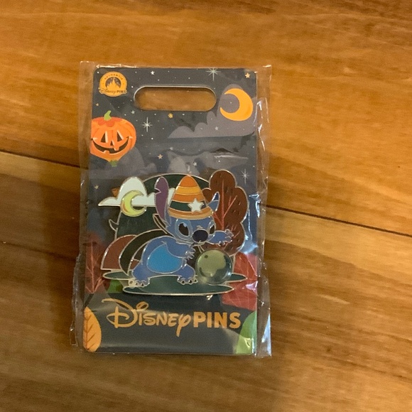 Authentic Hong Kong Disneyland Stitch Halloween Disney Pin New - Picture 1 of 3